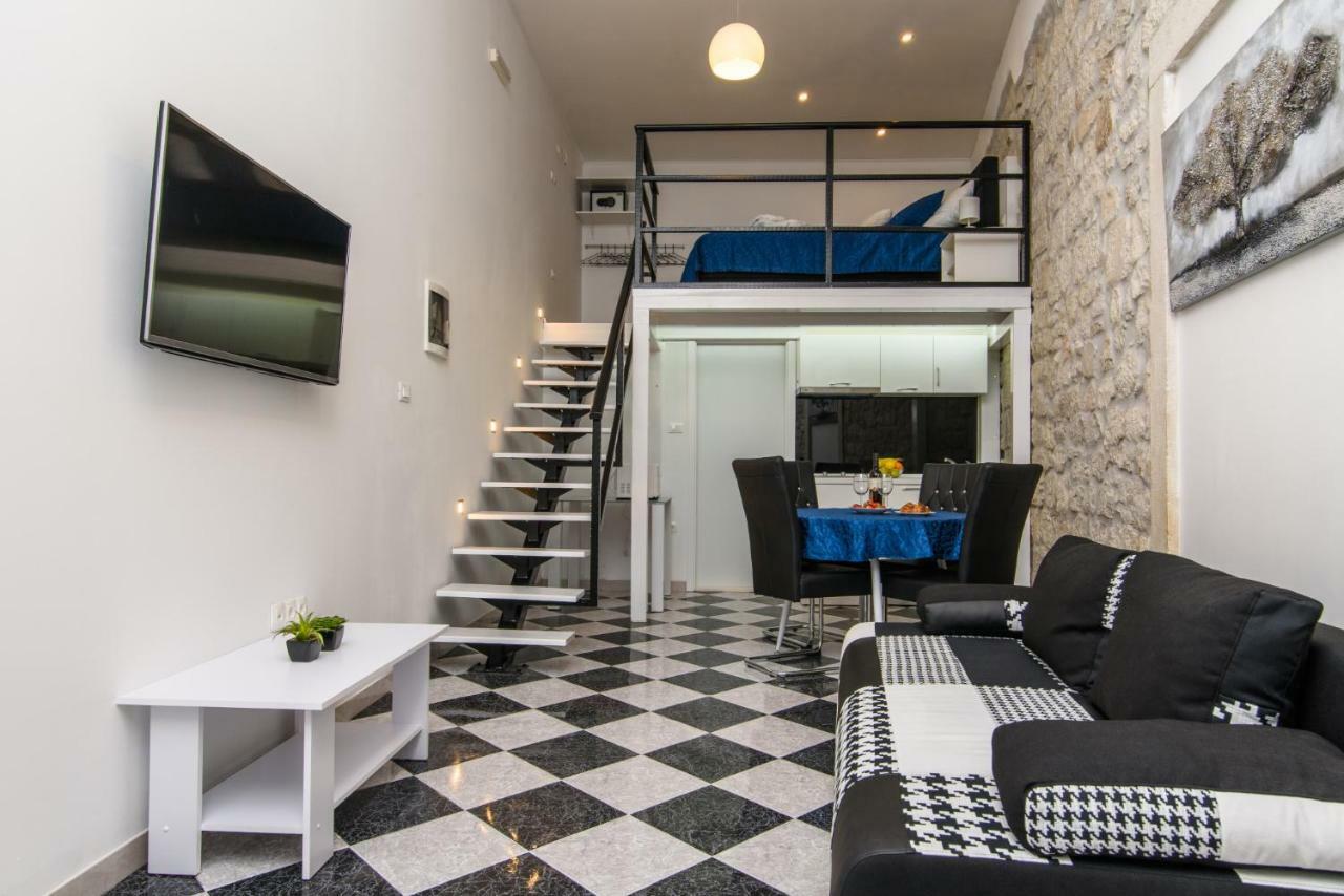 Studio Apartman Rea Trogir Buitenkant foto