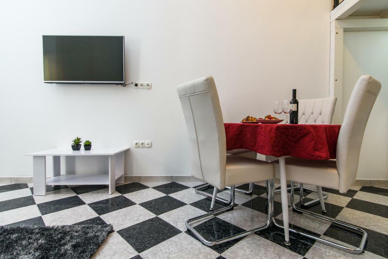 Studio Apartman Rea Trogir Buitenkant foto