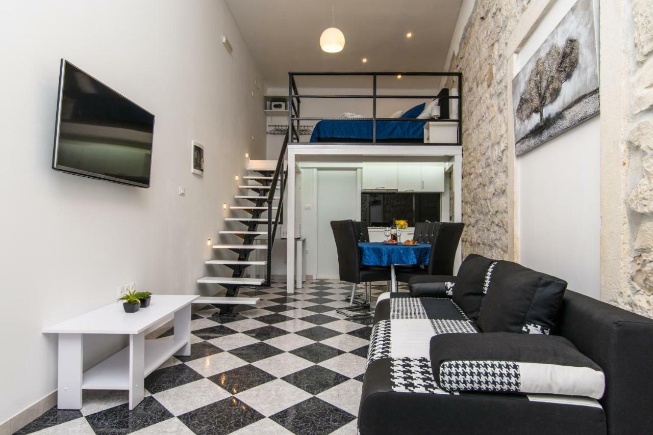 Studio Apartman Rea Trogir Buitenkant foto